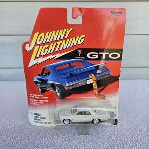 Johnny Lightning Pontiac GTO 1964 Hardtop White Die-cast 1:64
